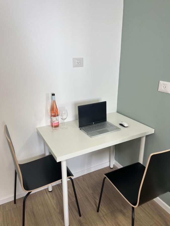 Adele Apartments Нетания Екстериор снимка